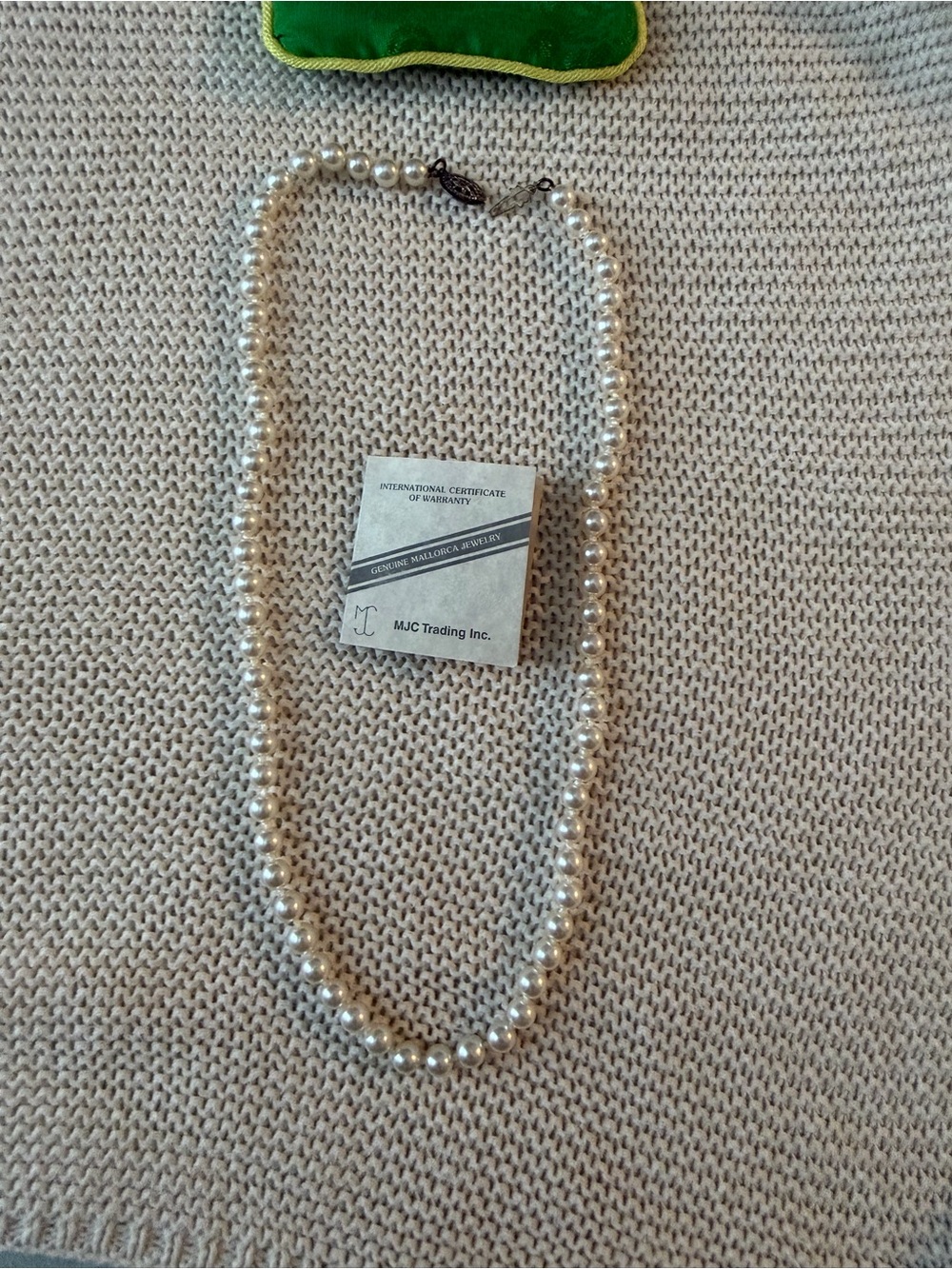 Lustrous White Pearl Necklace – Timeless Single-Strand Elegance